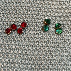 2 pairs of man’s cuff links